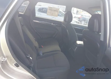 2015 Kia Sorento Lx z USA, uszkodzony, nr VIN 5XYKTCA61FG607757